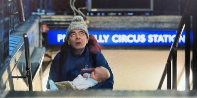 l-8096_men vs baby_piccadilly circus_0.JPG